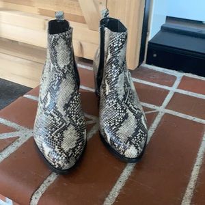 Excellent condition Blondo boots